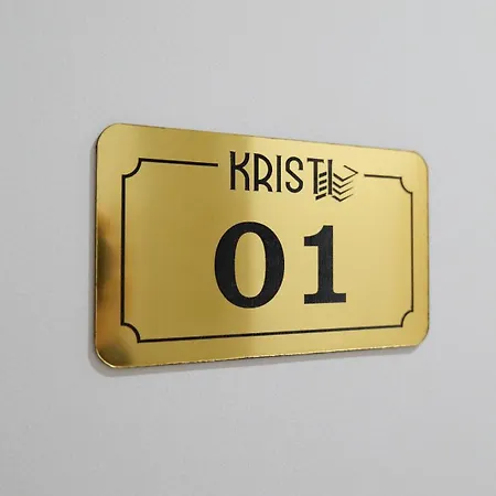 Kristi 01 アパート